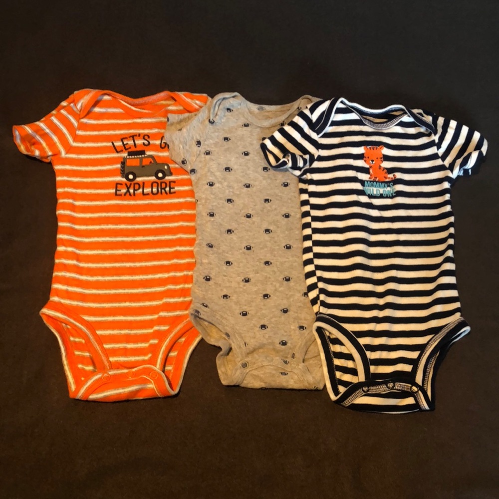 Carter’s 9 month boy bodysuits